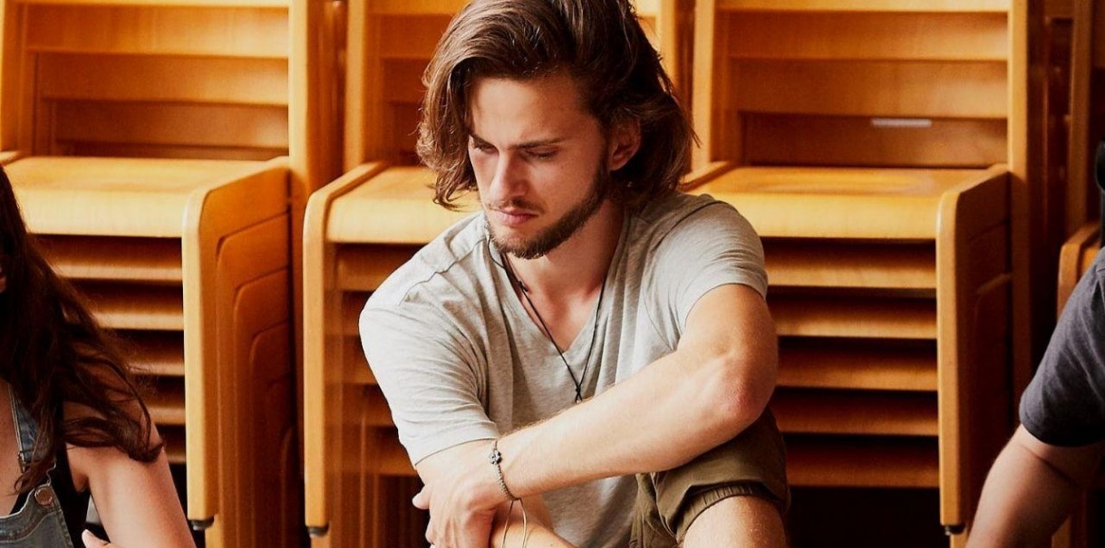 foto von Pascal, lange haare, sitzend