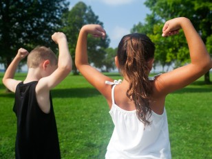 Mädchen Jungen stark